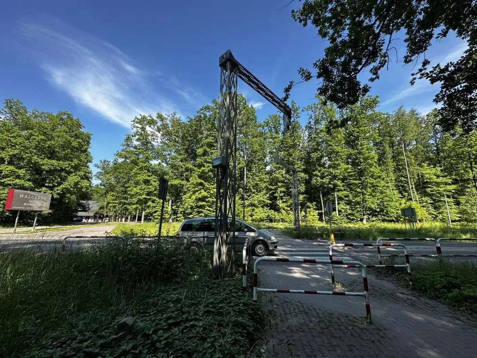 Zarośnięte pobocza w powiecie jarocińskim