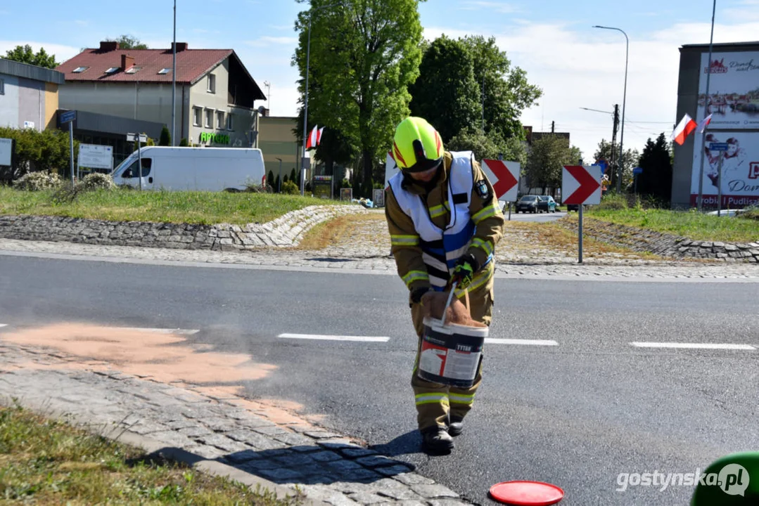 W Krobi samochód osobowy zderzył się z ciężarówką