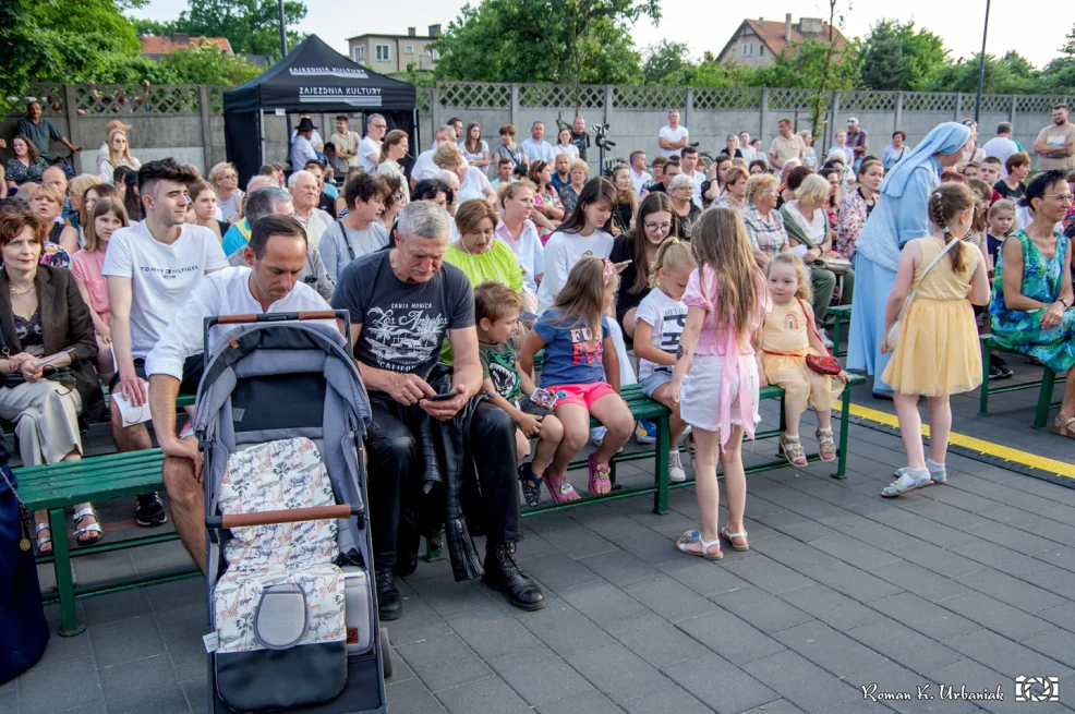 Koncert Scholii Lenartowickiej i zespołu Sound of Heaven w Pleszewie