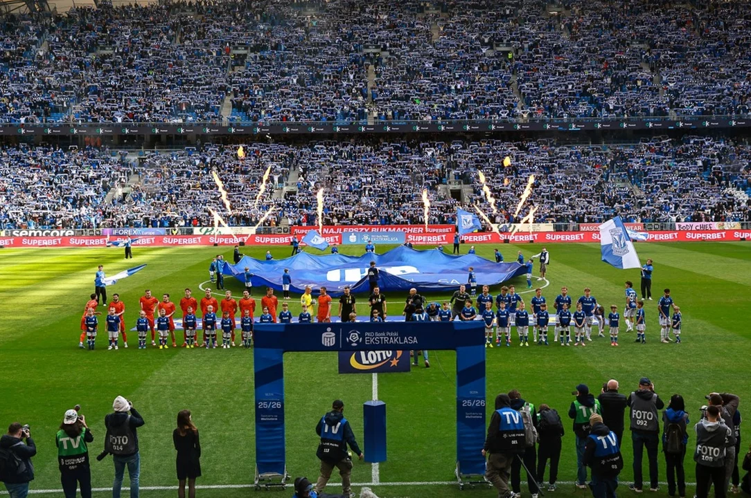 Młodzi piłkarze z Klęki na murawie przy Bułgarskiej! Wzięli udział w eskorcie podczas meczu Lecha Poznań