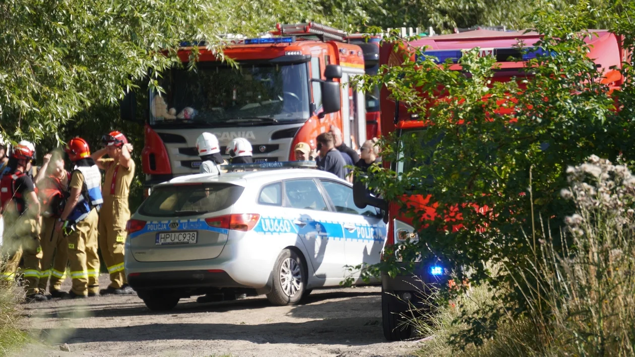 Samochód zsunął się do stawu w Kowalewie