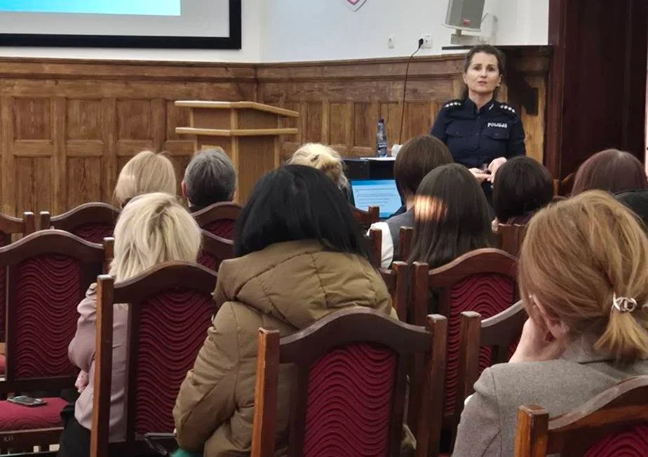 Jak uchronić młodych kierowców przed tragedią? Policja w pleszewskim liceum - Zdjęcie główne