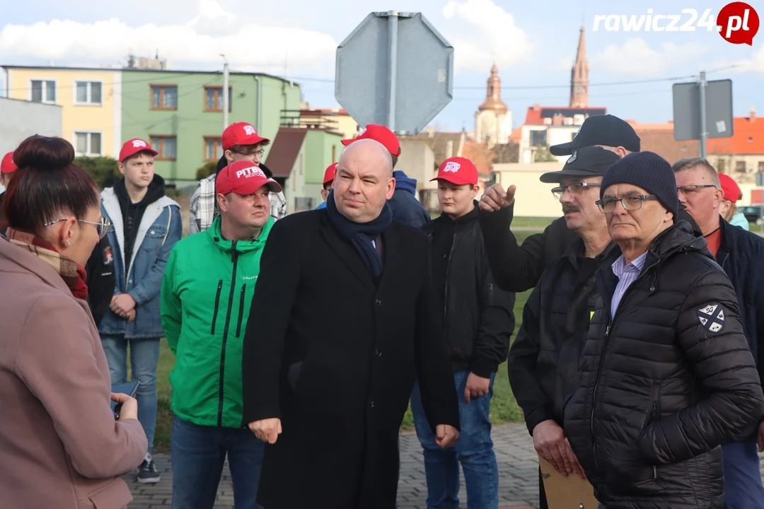 Jan Dziedziczak w Sarnowie. Spotkał się z druhnami i druhami OSP