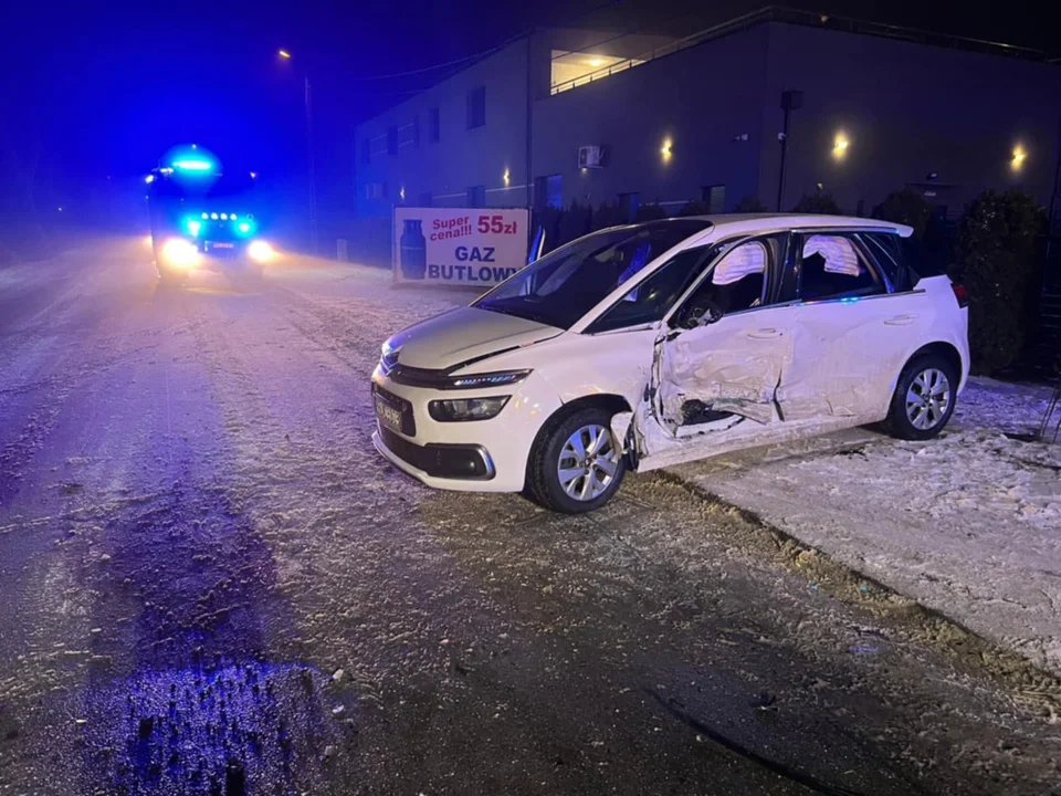 Wypadek w gminie Pleszew. Trzy osoby przewiezione do szpitala - Zdjęcie główne