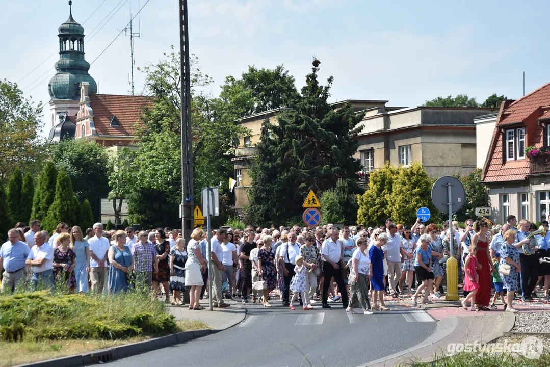 Gostyń - Boże Ciało 2023 - procesja ulicami miasta