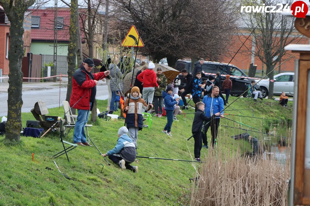 Uczniowie szkoły w Sarnowie łowili ryby