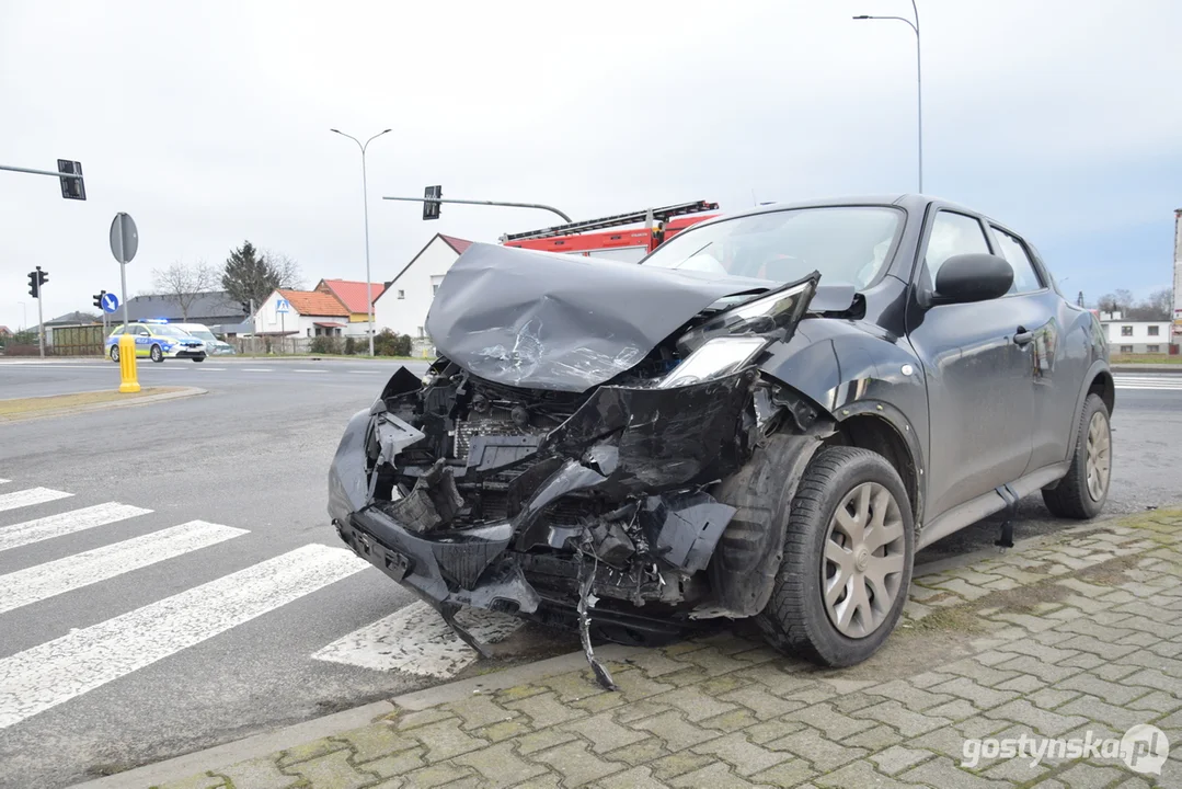 Zderzenie dwóch aut na obwodnicy DW434 w Krobi