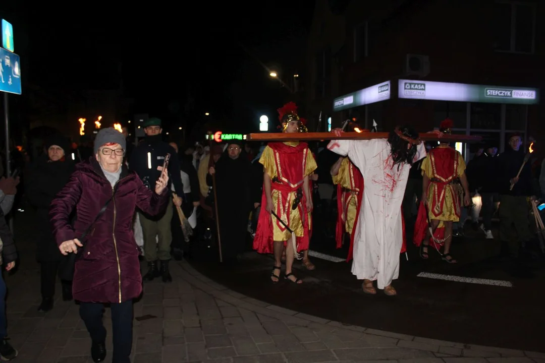 Droga Krzyżowa ulicami Jarocina przygotowana przez parafie Chrystusa Króla i św. Marcina