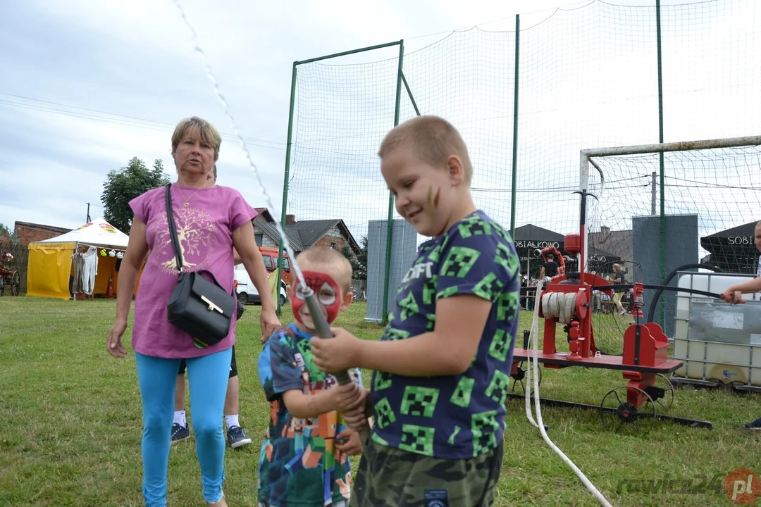 Festyn "Bezpieczne Wakacje z Mundurem" w Sobiałkowie