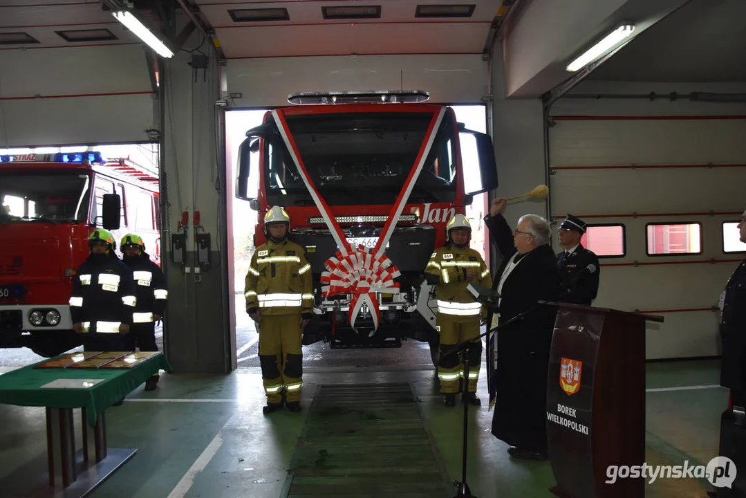 "Ochrzczono" nowy samochód strażacki dla OSP Borek Wlkp. Otrzymał imię "Jan"