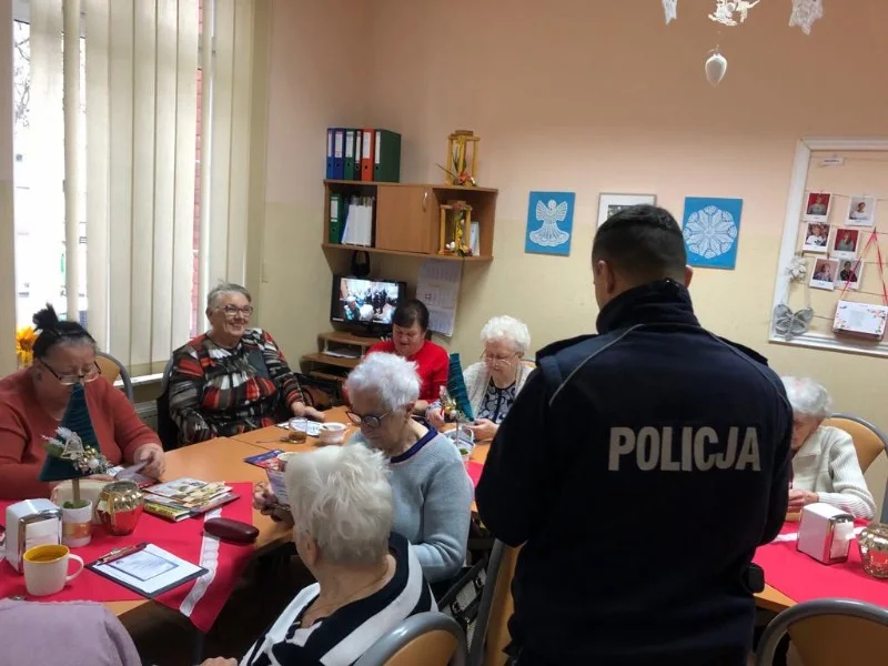 Debata społeczna z seniorami o bezpieczeństwie w Rawiczu