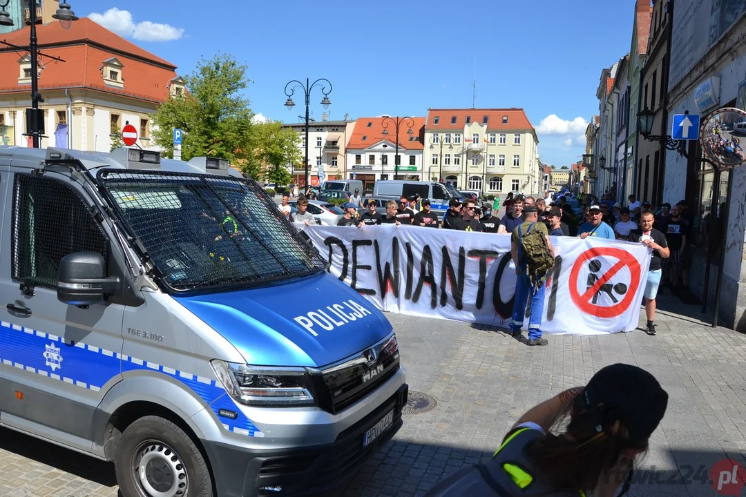 Marsz Równości i kontrmanifestacje w Rawiczu