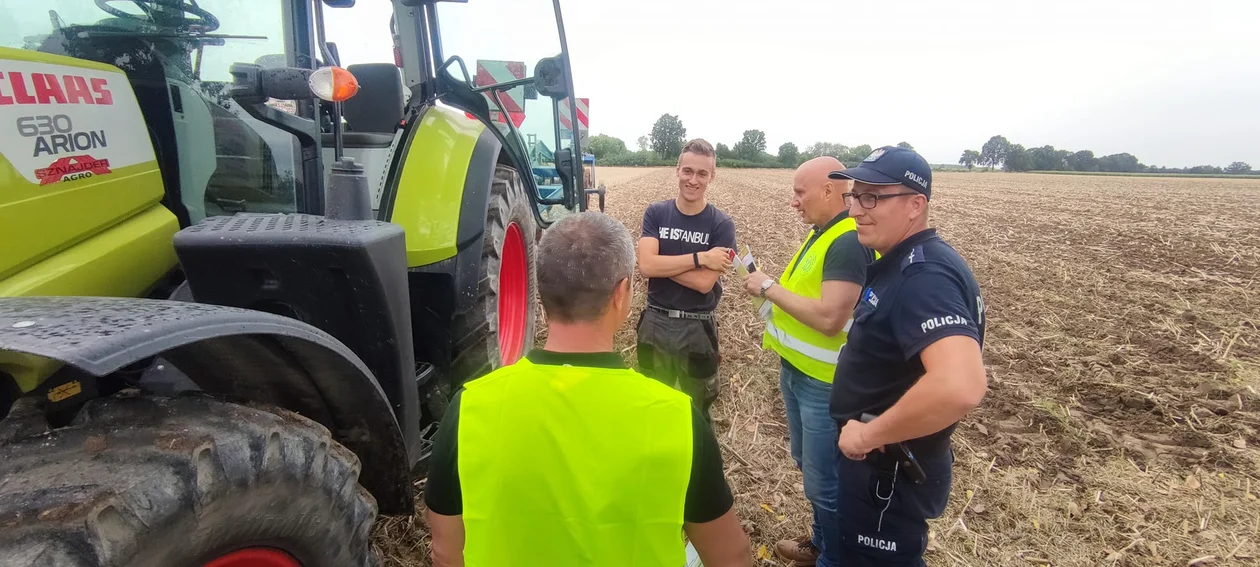 Sprawdzają kombajny, ciągniki i maszyny rolnicze [ZDJĘCIA] - Zdjęcie główne