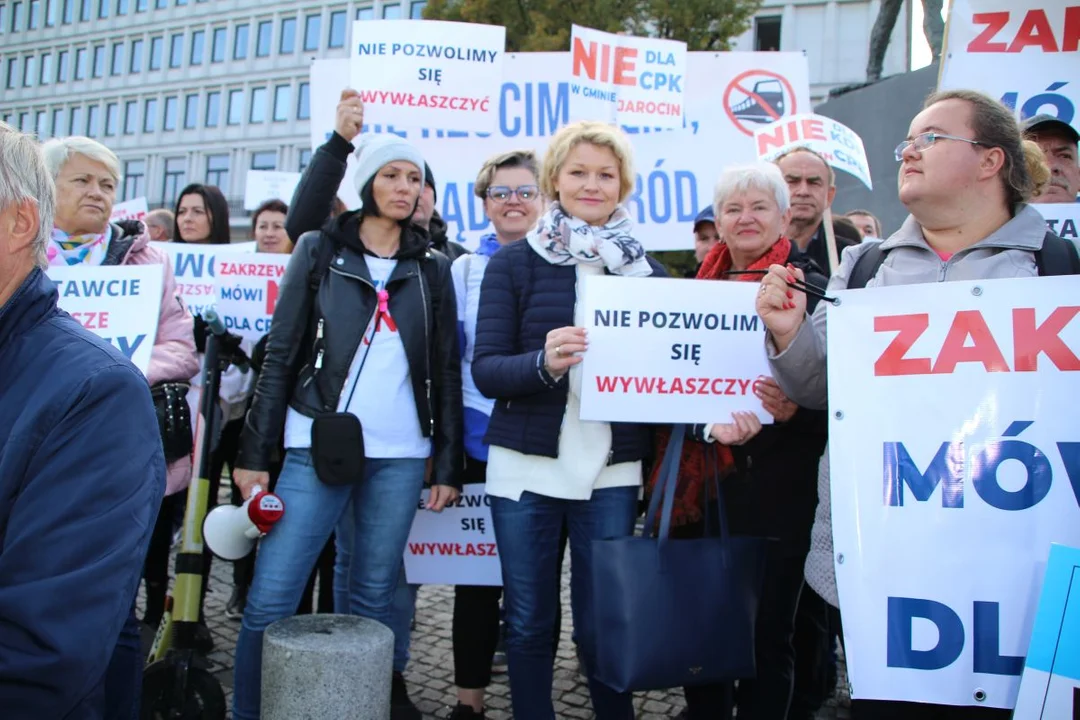 Mieszkańcy Ziemi Jarocińskiej na proteście przeciwko CPK w Warszawie - Zdjęcie główne