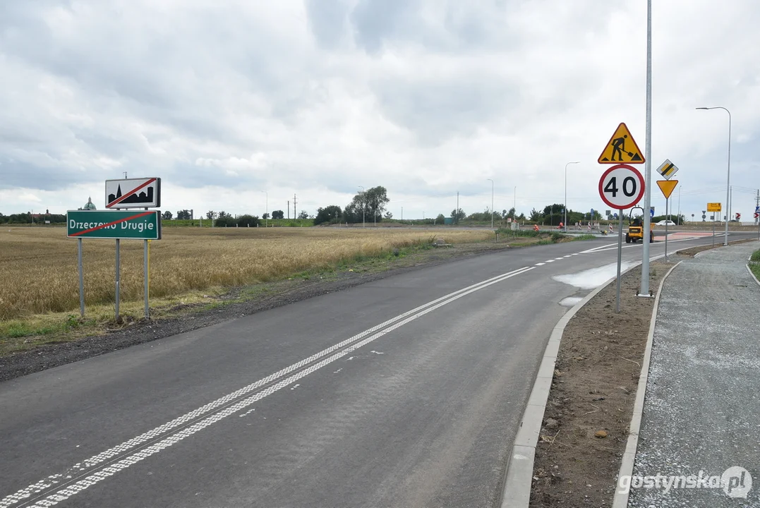 Otwarcie ulicy Drzęczewskiej w Piaskach i nowej świetlicy wiejskiej w Drzęczewie Drugim