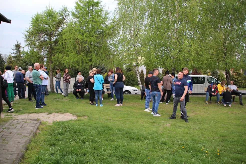 Protest przeciwko budowie obory w Kadziaku