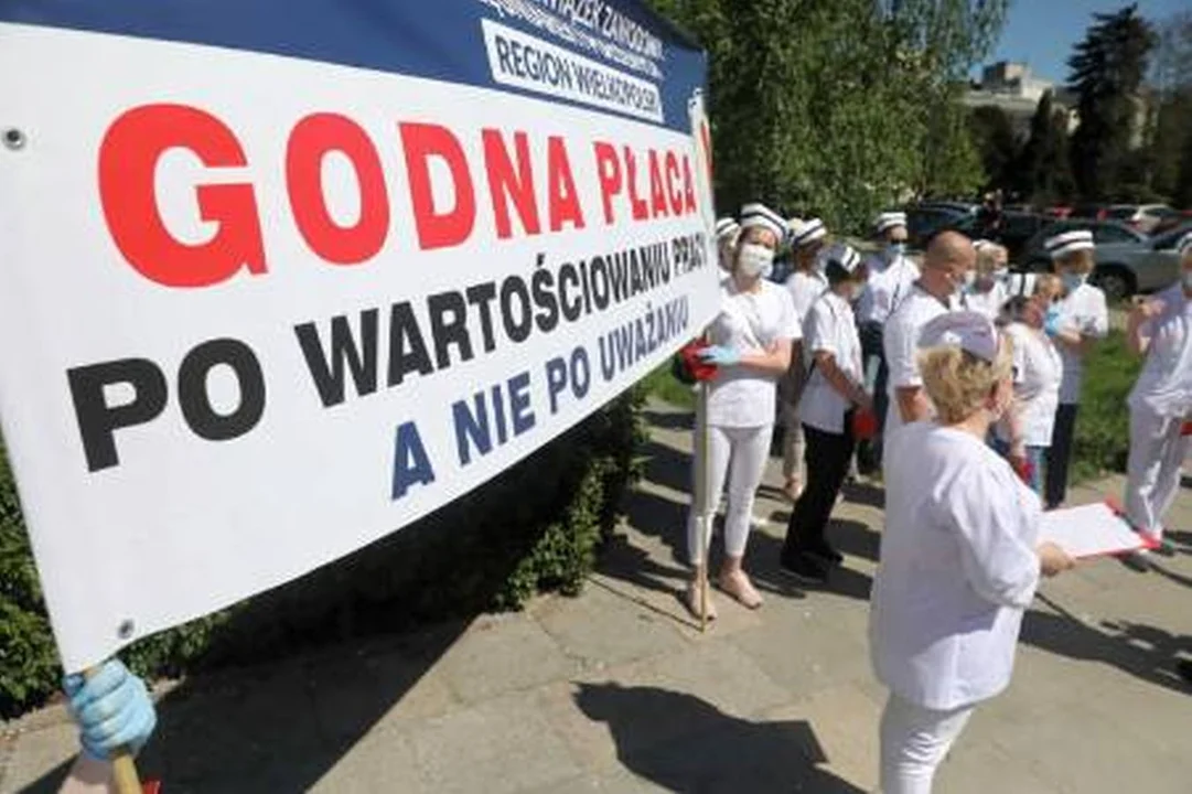 Jarocińskie pielęgniarki protestują w Warszawie - Zdjęcie główne