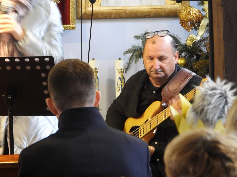 Orszak Trzech Króli i koncert kolęd w kościele w Piaskach Wlkp.