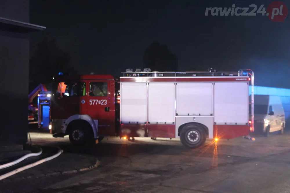 Pożar odpadów na terenie jednej z rawickich firm