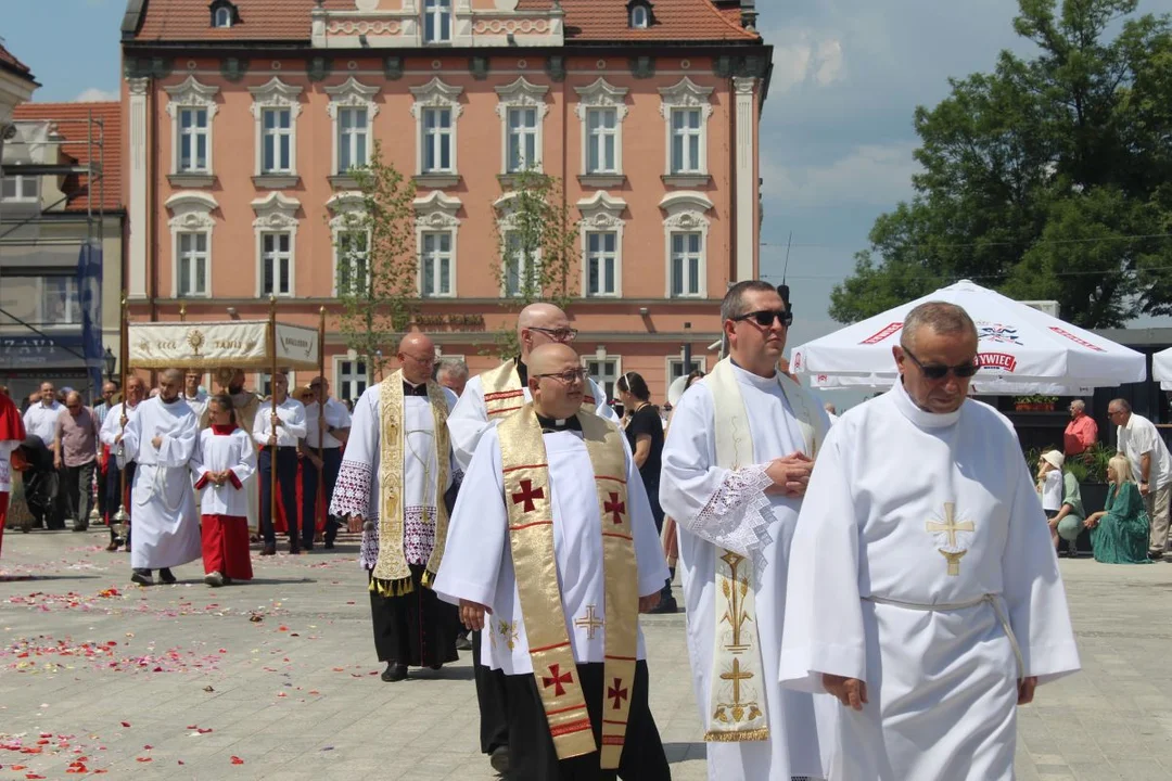 Boże Ciało w Jarocinie. Procesja z parafii św. Marcina do Chrystusa Króla