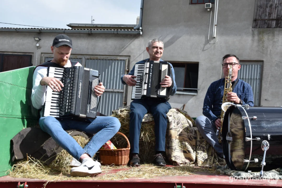 "Niedźwiedzie" wróciły do Zalesia - wesoły śmigus-dyngus