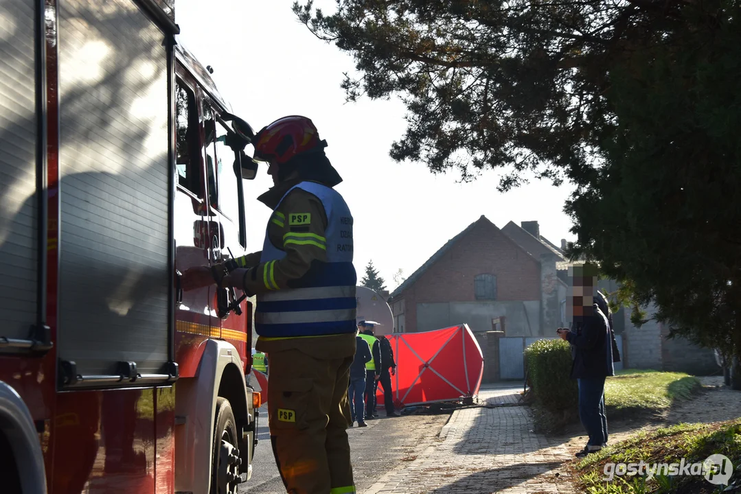 Wypadek śmiertelny w Żytowiecku. Mężczyzna przejechany przez ciągnik