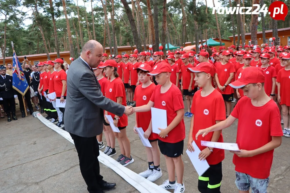 Ślubowanie i pasowanie na strażaka - członka MDP w Brennie (powiat leszczyński)