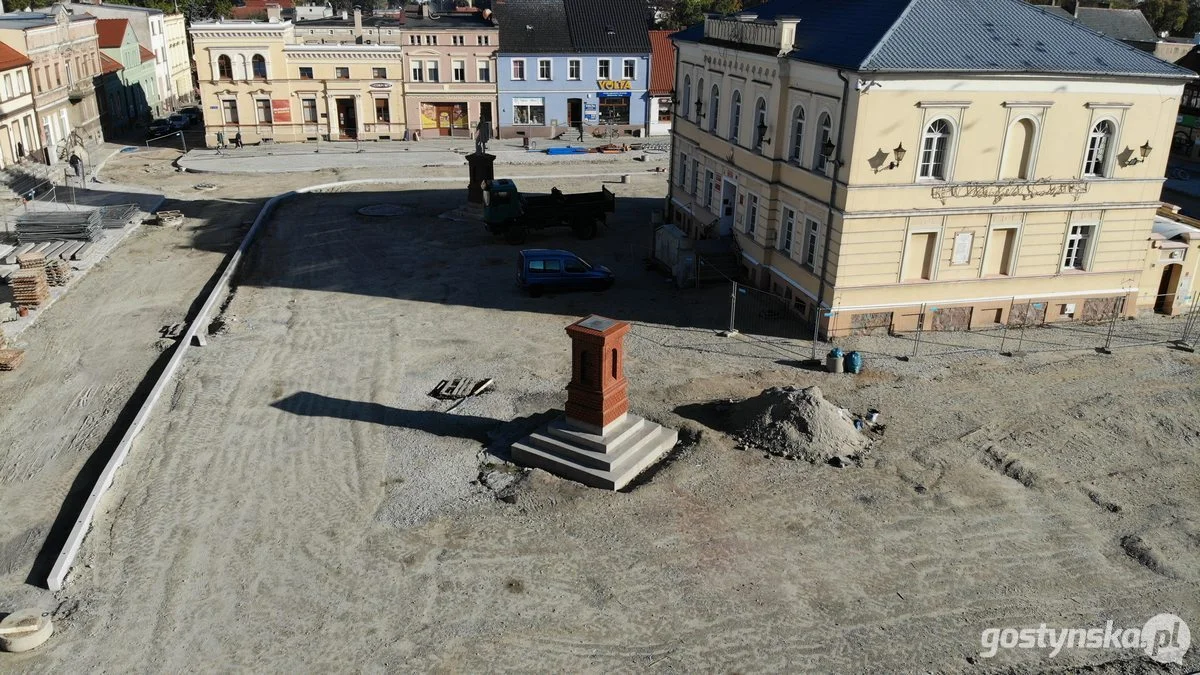 Przebudowa rynku w Krobi. Co się dzieje na placu budowy po zerwaniu umowy z wykonawcą