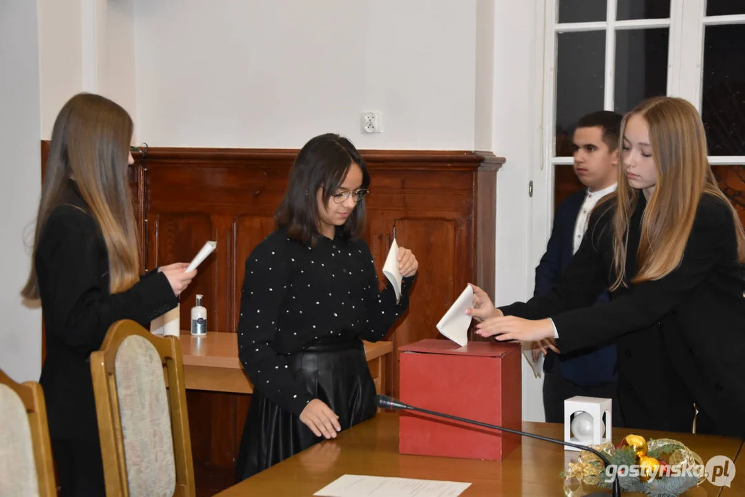 Młodzieżowa rada Miejska w Gostyniu - zaprzysiężenie radnych