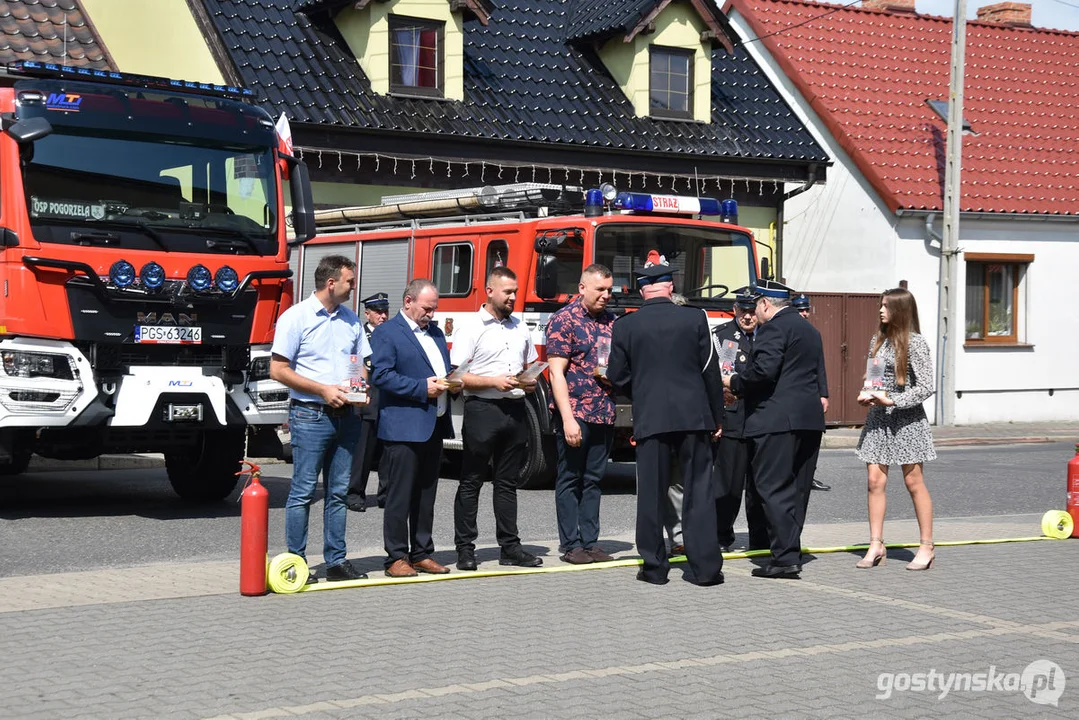 Przekazanie wozu strażackiego dla jednostki OSP w Pogorzeli