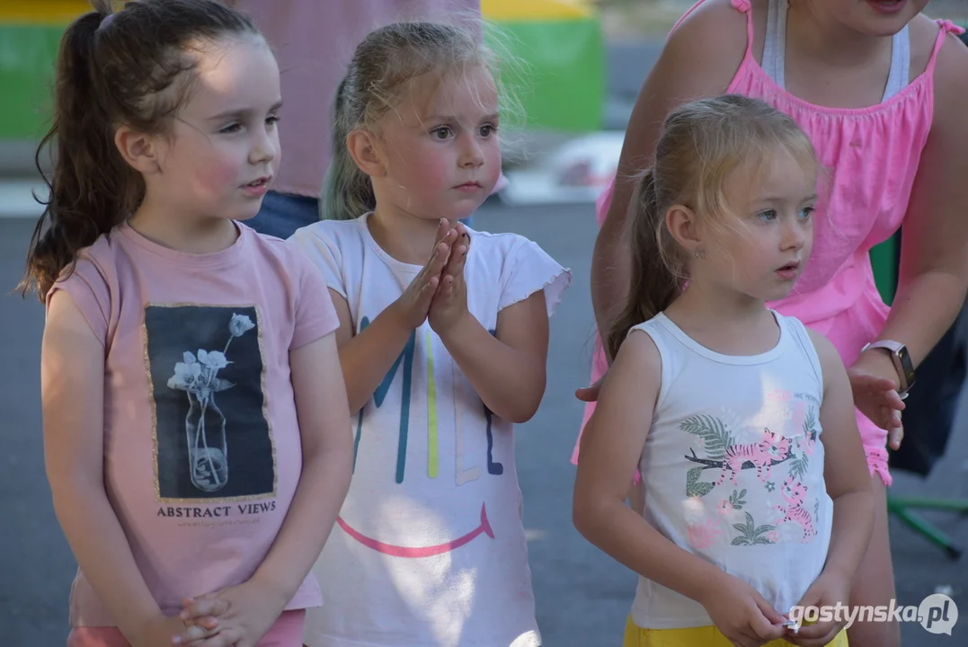 Spotkanie pod chmurka w Piaskach. Mieszkańcy zatańczyli z Biskupianami