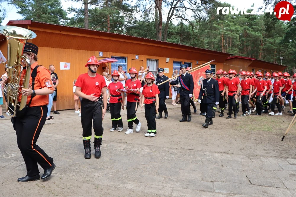 Ślubowanie i pasowanie na strażaka - członka MDP w Brennie (powiat leszczyński)