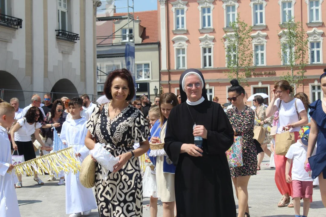 Boże Ciało w Jarocinie. Procesja z parafii św. Marcina do Chrystusa Króla