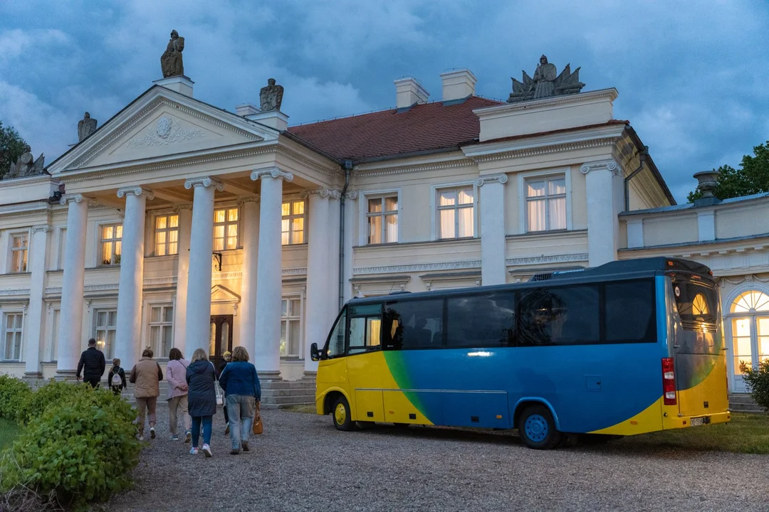 Jarmark świąteczny w Śmiełowie. W planach warsztaty, występy, pyszne jedzenie i postacie z bajek - Zdjęcie główne