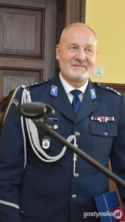 Policjant Piotr Gorynia, wieloletni komendant powiatowy jednostki policji w Gostyniu