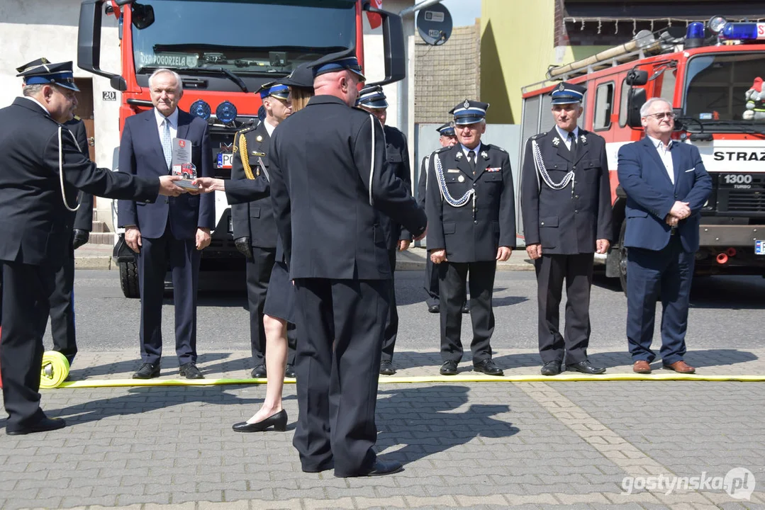 Przekazanie wozu strażackiego dla jednostki OSP w Pogorzeli