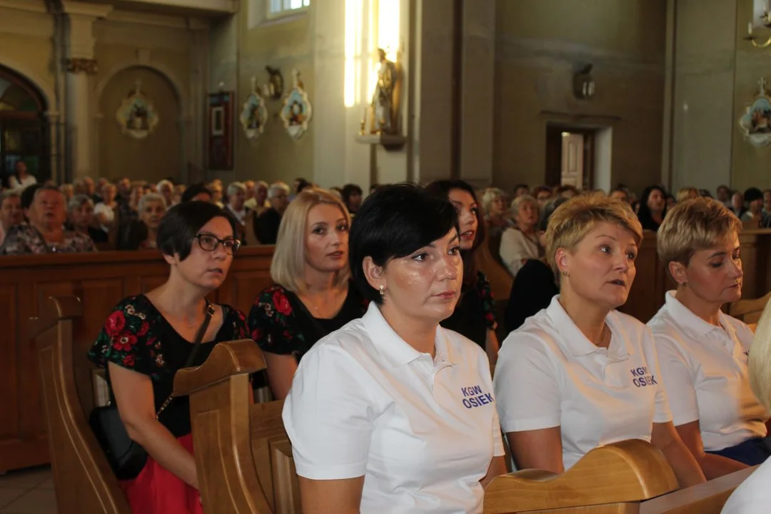 Uroczystość Matki Bożej Cieleckiej w parafii św. Małgorzaty w Cielczy z zawierzeniem KGW z gminy Jarocin