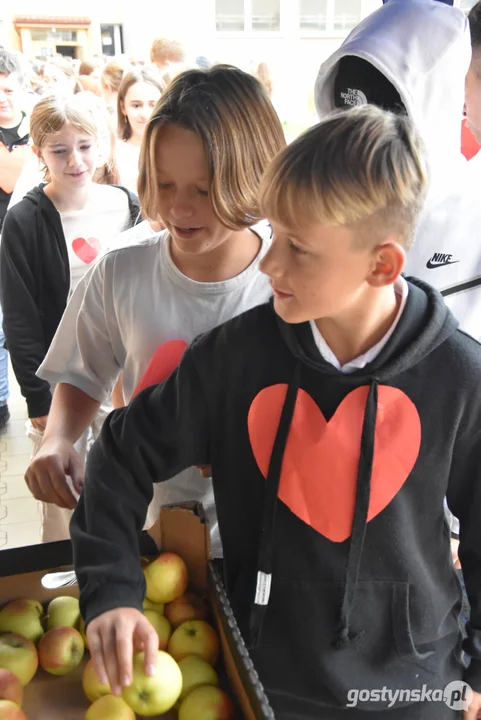 Akcja "Czytamy z Sercem" w Szkole Podstawowej w Krobi