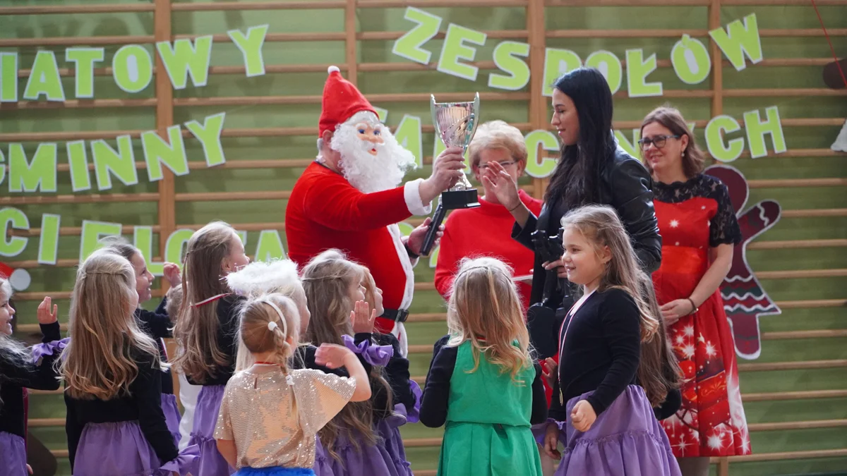 Mikołajkowy Przegląd Zespołów Tanecznych w Cielczy