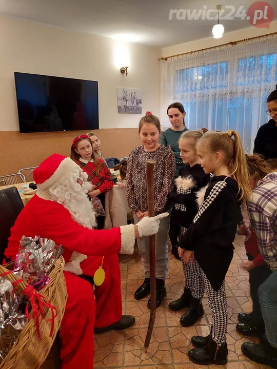 Mikołaj spotkał się z dziećmi i biesiada seniorów w Łaszczynie