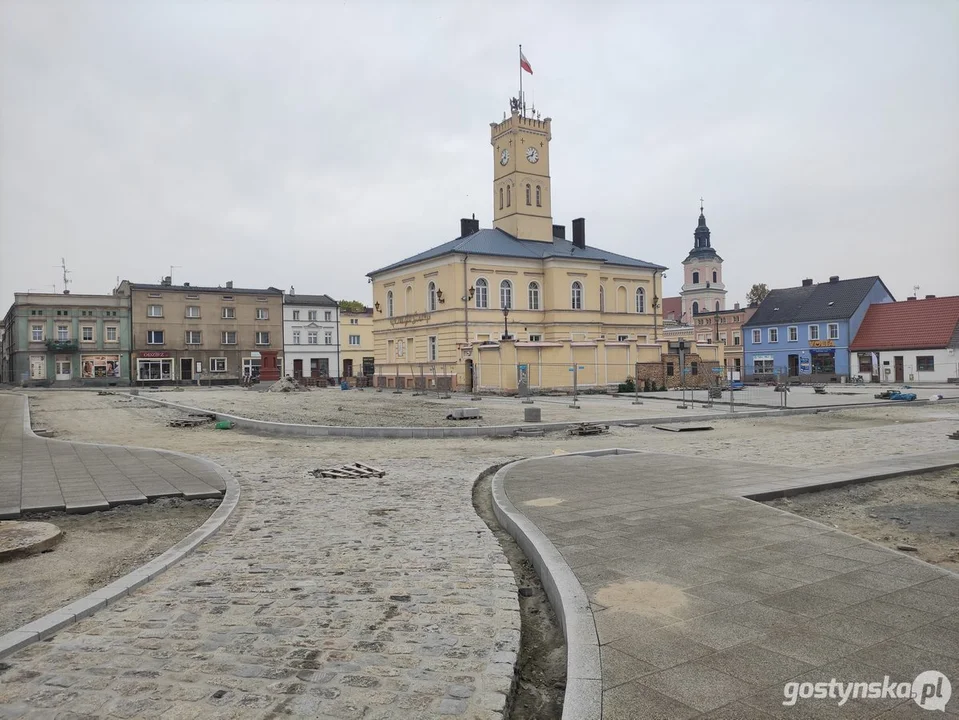 Przebudowa rynku w Krobi. Co się dzieje na placu budowy po zerwaniu umowy z wykonawcą