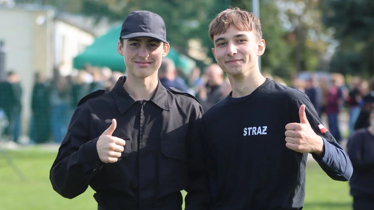 Miejska Górka. Zgrupowanie uczniów klas mundurowych. Poznali pracę policjantów, strażaków i służby więziennej [ZDJĘCIA] - Zdjęcie główne