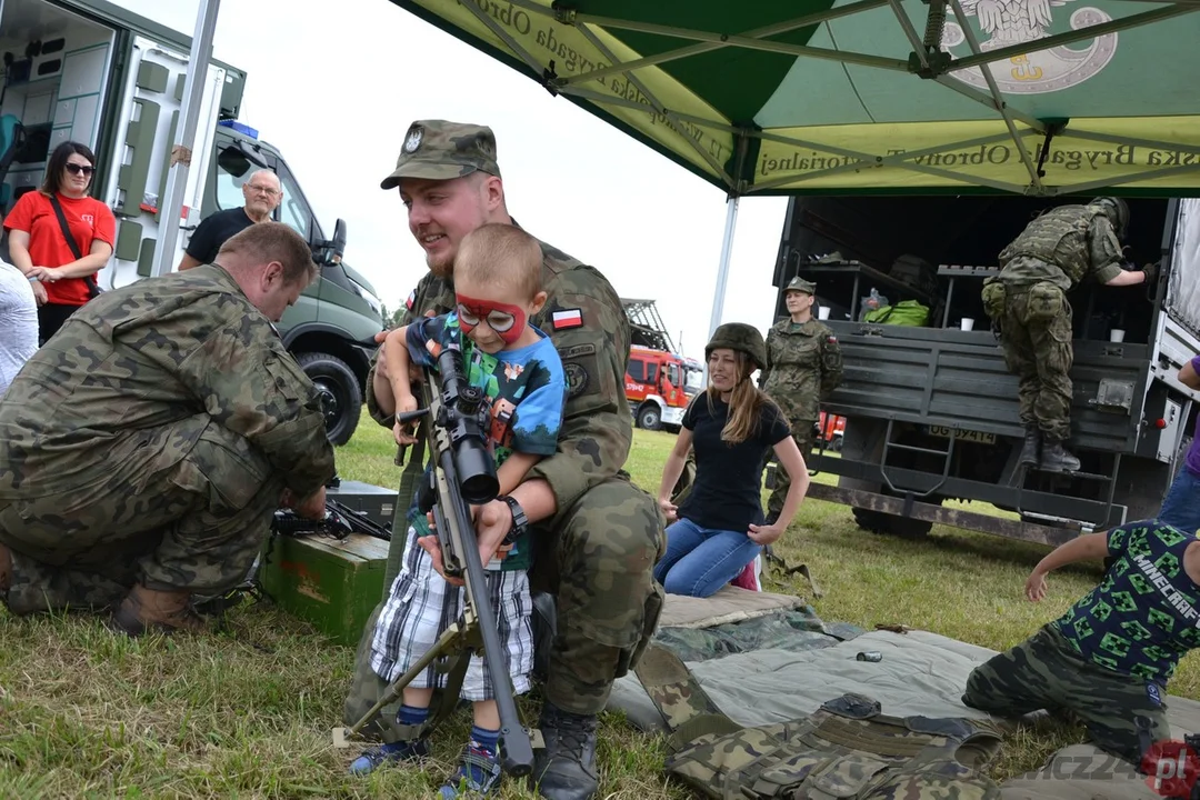 Festyn "Bezpieczne Wakacje z Mundurem" w Sobiałkowie