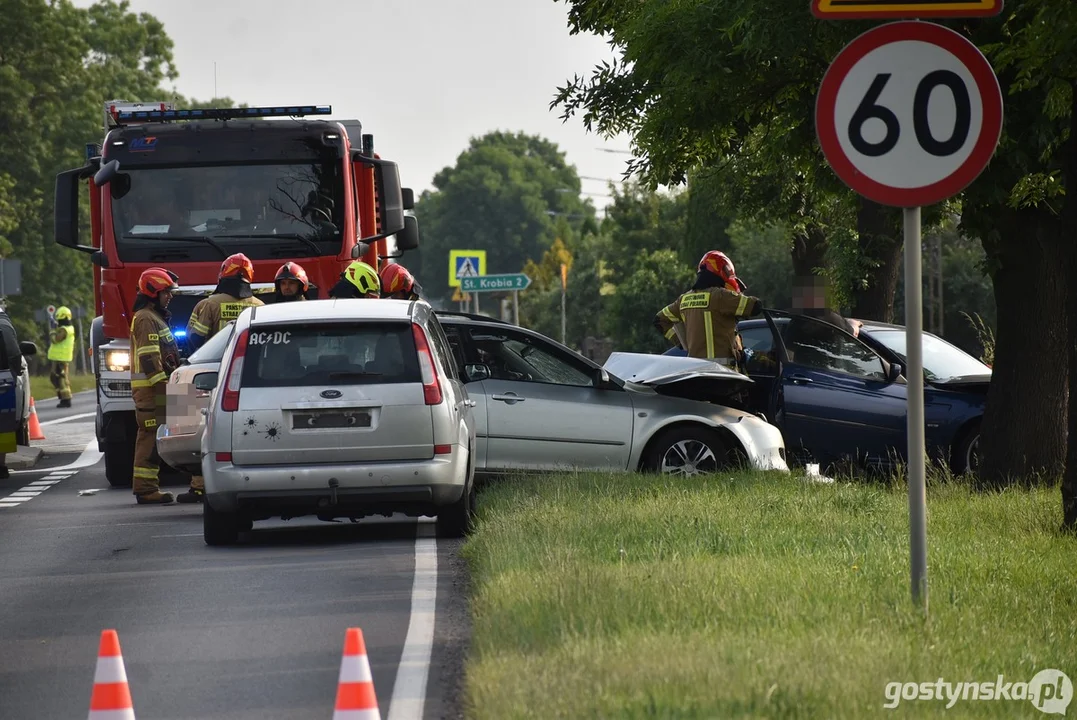 Zderzenie BMW z mazdą na DW434 w Starej Krobi