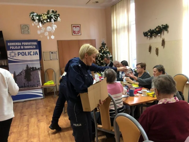 Debata społeczna z seniorami o bezpieczeństwie w Rawiczu