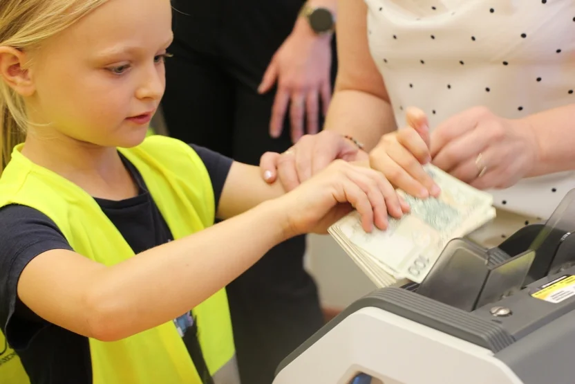 Przedszkolaki z Bajki odwiedzili Bank Spółdzielczy w Pleszewie