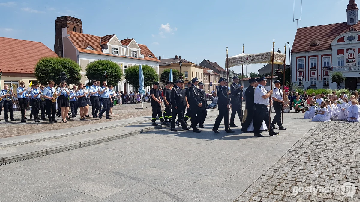 Gostyń - Boże Ciało 2023 - procesja ulicami miasta