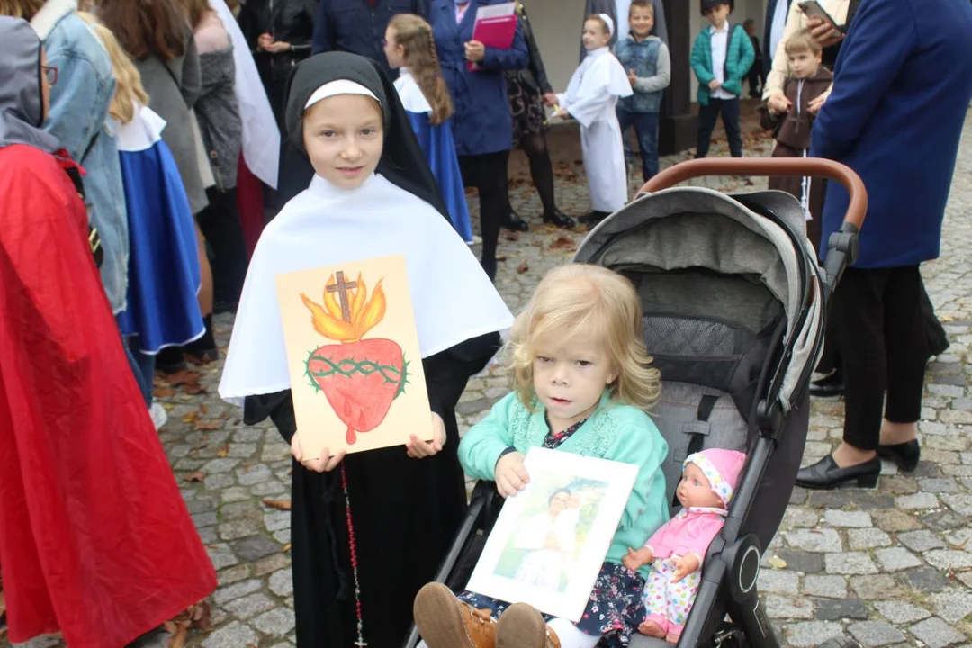 Marsz Wszystkich Świętych w parafii św. Marcina w Jarocinie