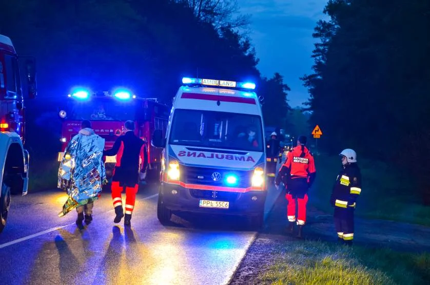 Brakuje ratowników w karetkach jarocińskiego pogotowia. Do pacjentów jeżdżą strażacy