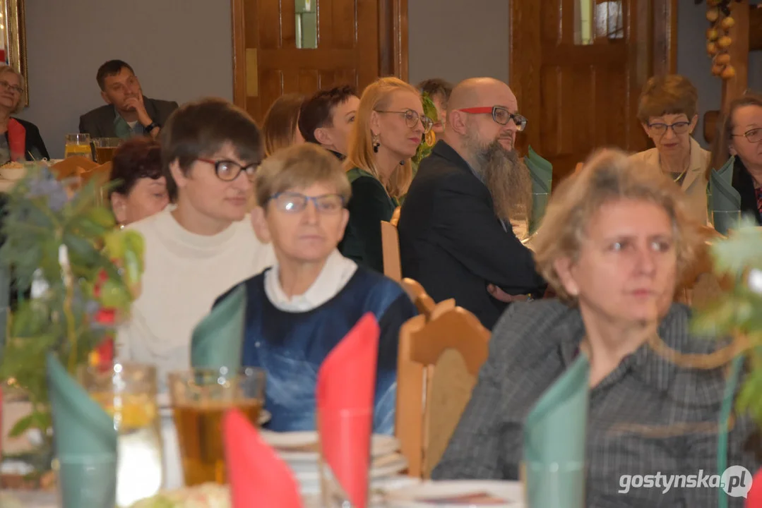 Jasełka bożonarodzeniowe  ze świątecznymi życzeniami w ŚDS w Gostyniu